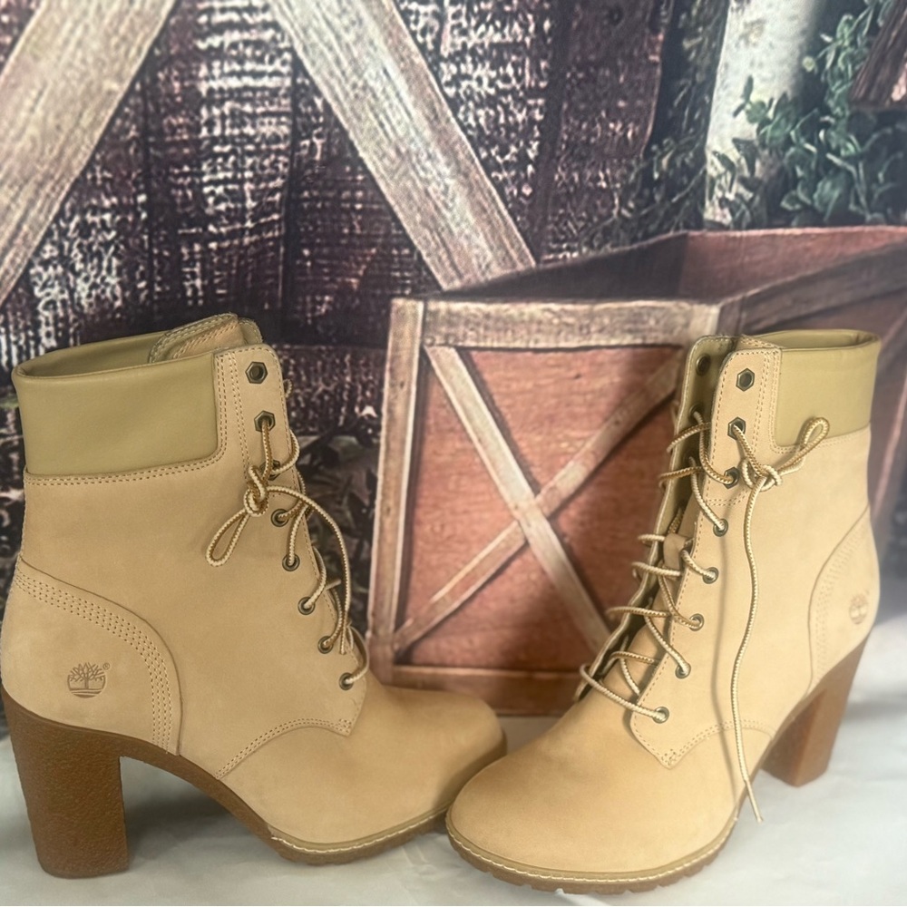 Timberland Women's Tan Lace-Up Boots